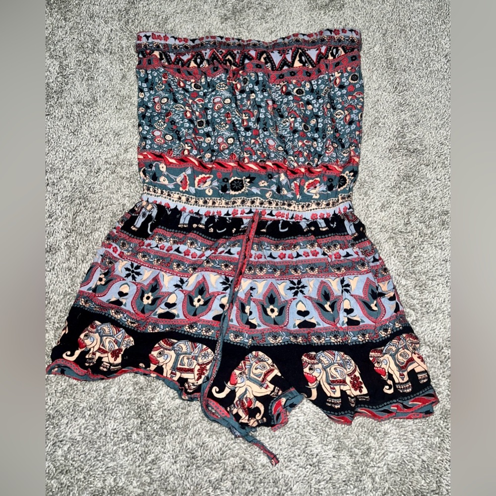 Angie strapless romper (Size S). Print design, elastic waistc has pockets.